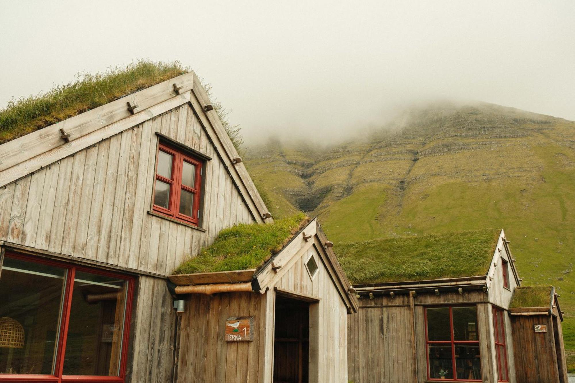 Mulafossur Cottages By Famous Waterfall In Gasadalur Eksteriør bilde